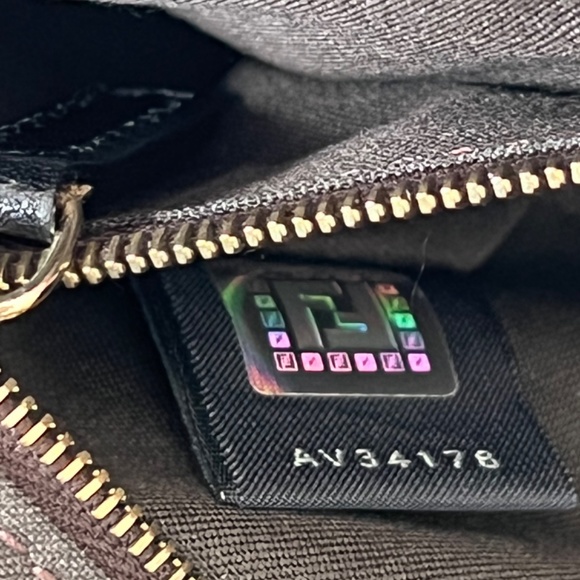 Authentic Fendi  baguette bag - Picture 6 of 12